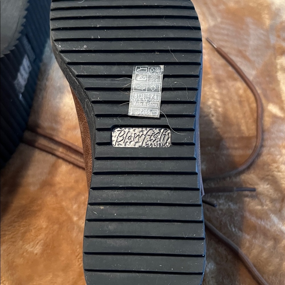 Women’s Blowfish Malibu boots. Lace up/hook. - Picture 4 of 5